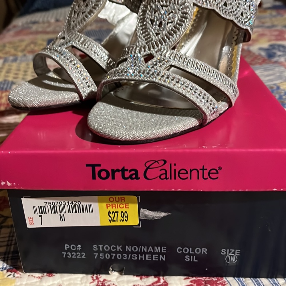 Very Sexy Silver Sandal NEW! - Picture 4 of 5